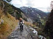 10 Sul 579 salendo allo Zuc di Valbona  con vista su 'I Canti'